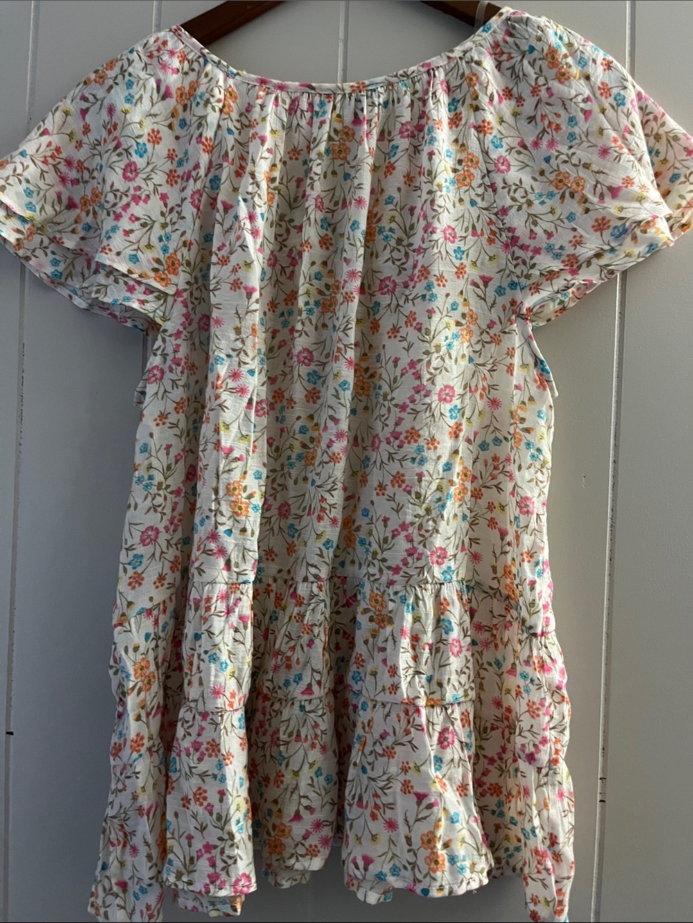 Lightweight White Floral Flutter Sleeve Tunic - Picture 11 of 13